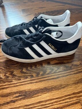 Adidas women gazelle 7.5 black white
